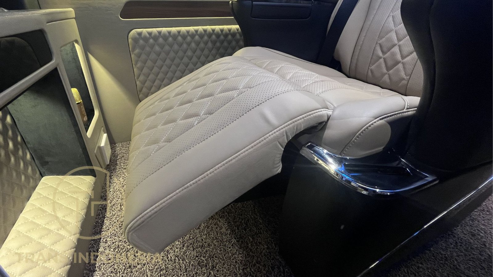 HIACE 1 VVIP