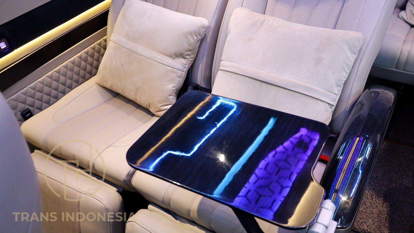 HIACE 1 Luxury