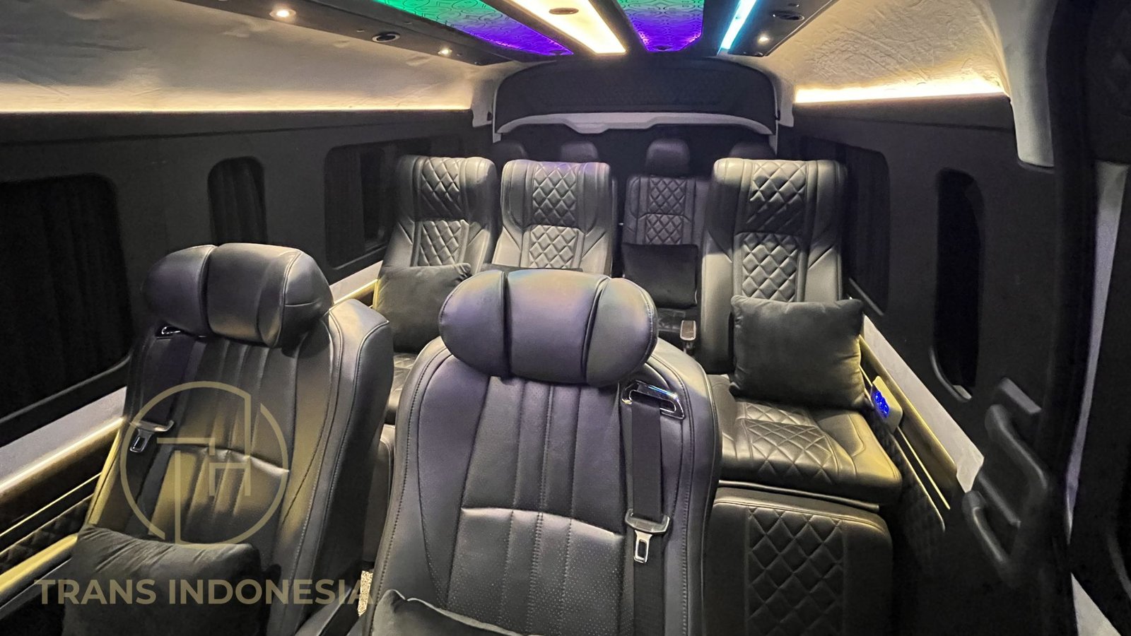HIACE 2 Luxury