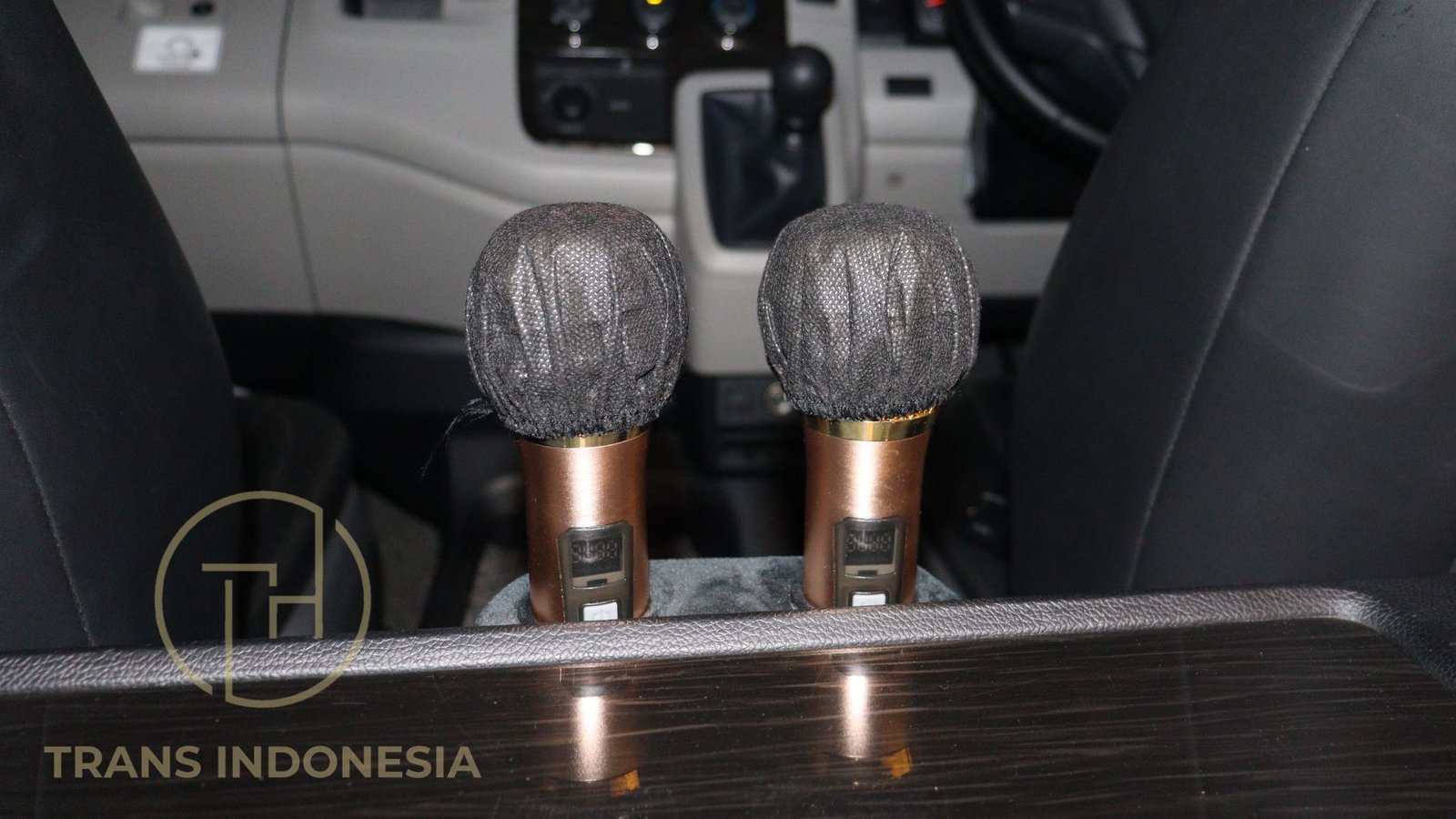 HIACE 2 Luxury