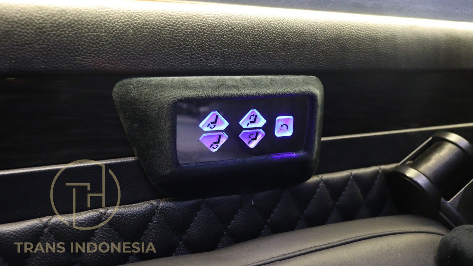 HIACE 2 Luxury
